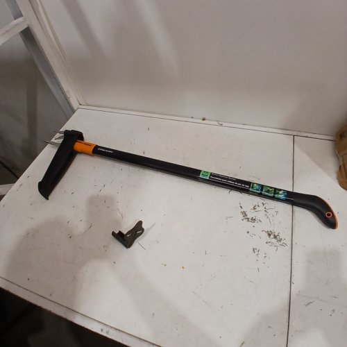 FISKARS DELUXE STAND-UP WEEDER image 2