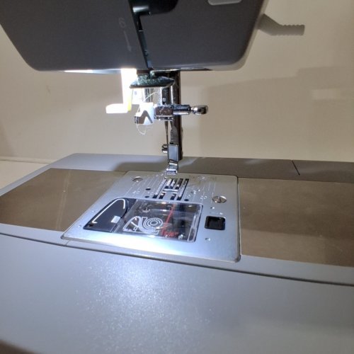 SINGER HEAVY DUTY 6800C COMPUTERIZED SEWING MACHINE WITH ACCESSORY KIT - GREY - (MODEL: HD6800C) image 3