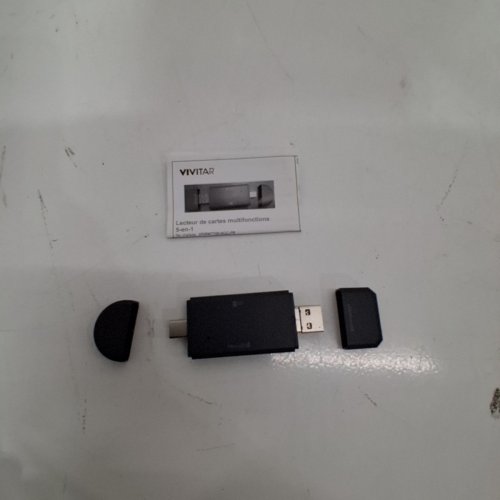 VIVITAR 5-IN-1 SD & MICRO SD CARD READER IN USE image 2