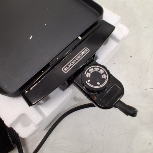 BLACK AND DECKER FAMILY SIZED ELECTRIC GRIDDLE - 20"X11" - BLACK (MODEL: GD1811BC) image 2