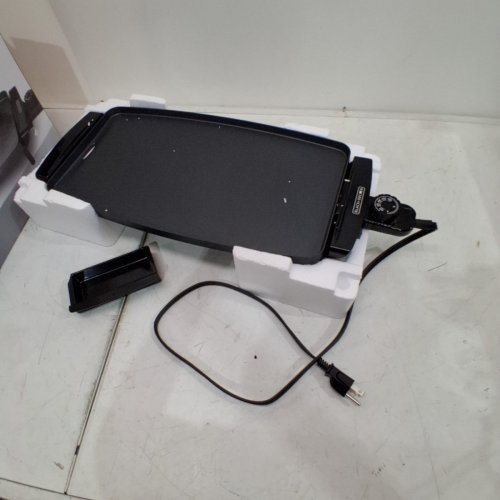 BLACK AND DECKER FAMILY SIZED ELECTRIC GRIDDLE - 20"X11" - BLACK (MODEL: GD1811BC) image 3
