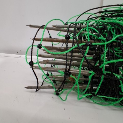 PORTABLE ELECTRIC FENCE NETTING WITH SPIKED GROUND STAKES FOR FARM ANIMALS - 35" X 164FT - GREEN/YELLOW/BLACK image 3