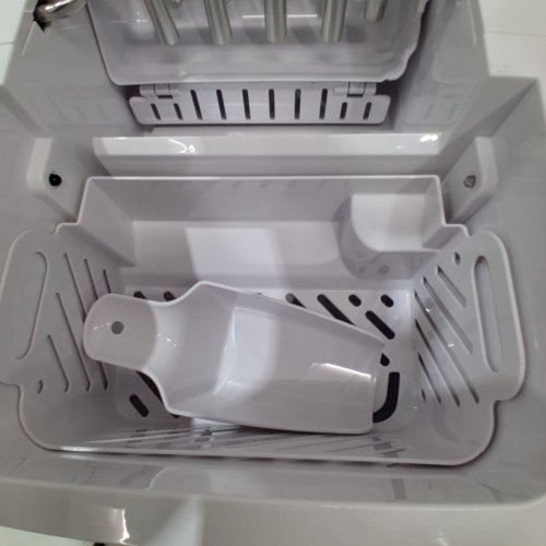 EUHOMY COUNTERTOP ICE MAKER WITH ICE SCOOP AND BASKET - MAKES 26.5LB / DAY - BLACK (MODEL: IM021-B) image 4