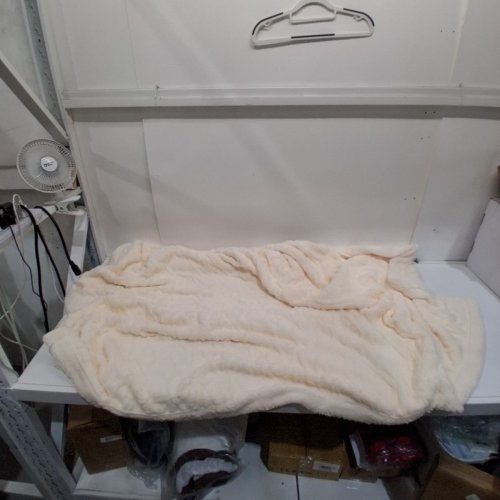 SOFT FLEECE THROW BLANKET - 6FT X 4.5FT - IVORY image 2