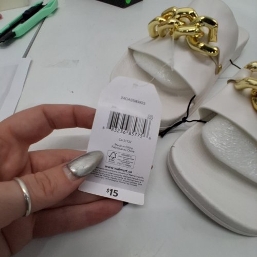 WOMEN'S TIME AND TRU CHAIN STRAP SANDALS - SIZE 8 - WHITE image 3