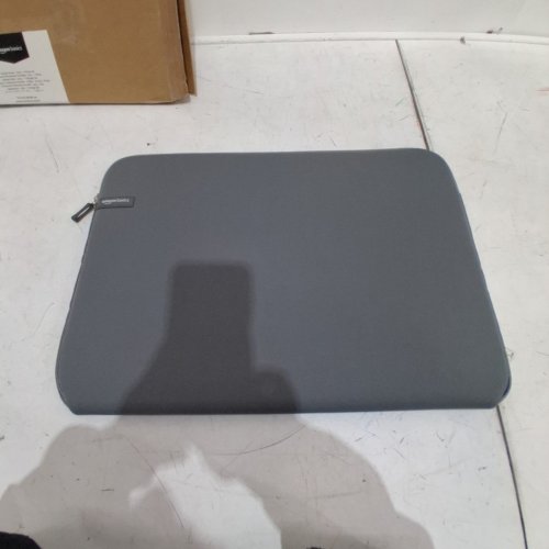 AMAZON BASICS PROTECTIVE LAPTOP SLEEVE - 17.3" - GREY image 2