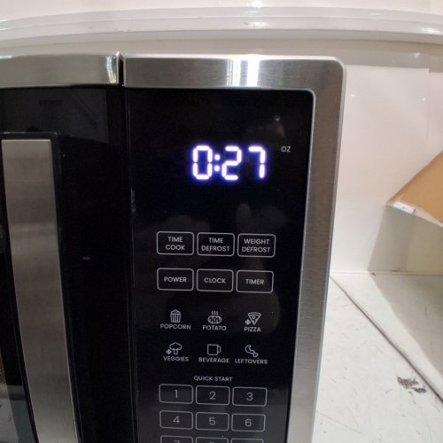 CHEFMAN COUNTERTOP MICROWAVE OVEN - 31 L (1.1 CU. FT) -STAINLESS STEEL (MODEL: RJ55-SS-11-CK-CA) image 2