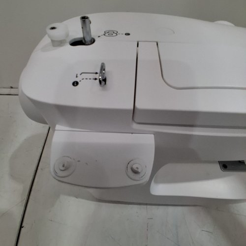 SINGER M1500 SEWING MACHINE, WHITE image 7