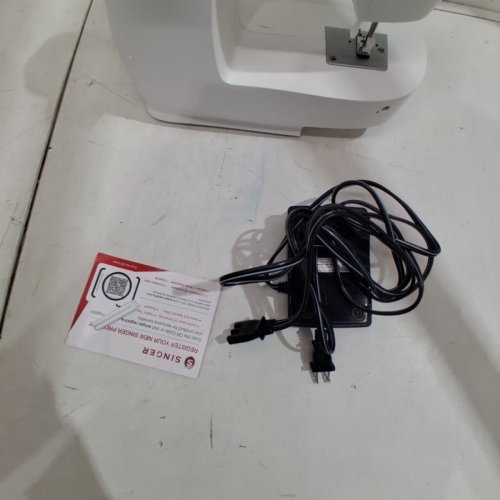 SINGER M1500 SEWING MACHINE, WHITE image 8