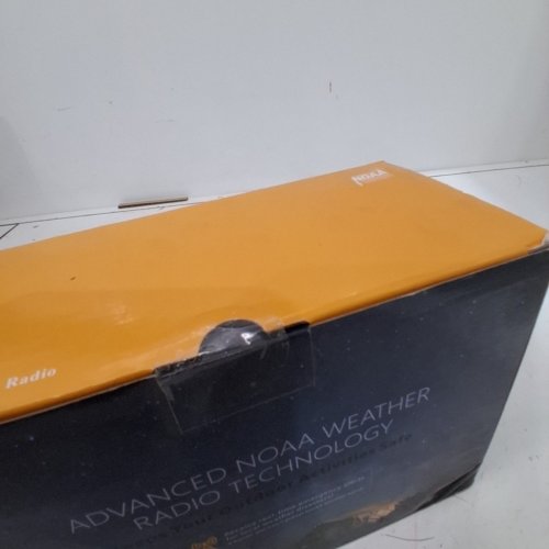 RAYNIC SOLAR & HAND CRANK POWERED EMERGENCY RADIO WITH FLASHLIGHT AND USB-C PORT - 12000MAH - YELLOW/BLACK (MODEL: CR1030) image 3