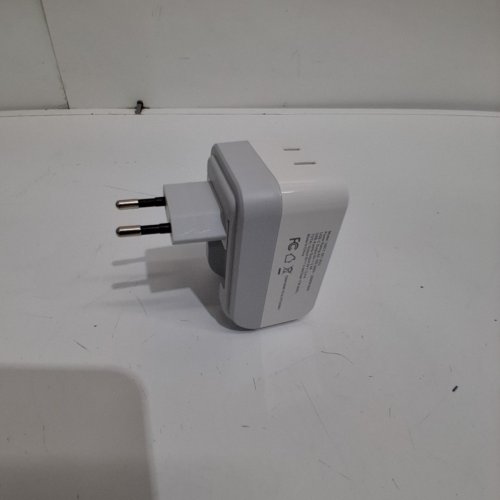 VINTAR FOLDABLE INTERNATIONAL TRAVEL ADAPTER WITH 3 USB PORTS (2X USB C) AND 2 AC OUTLETS - 17W - 5V - 3.4A - WHITE (MODEL: USC1-301-2CU) image 3