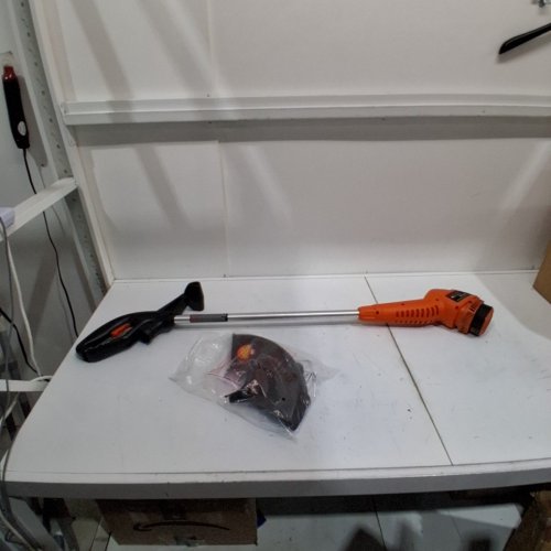 BLACK+DECKER 5 AMP 13" CORDED STRING TRIMMER/EDGER - ORANGE/BLACK (MODEL: ST8600) image 4