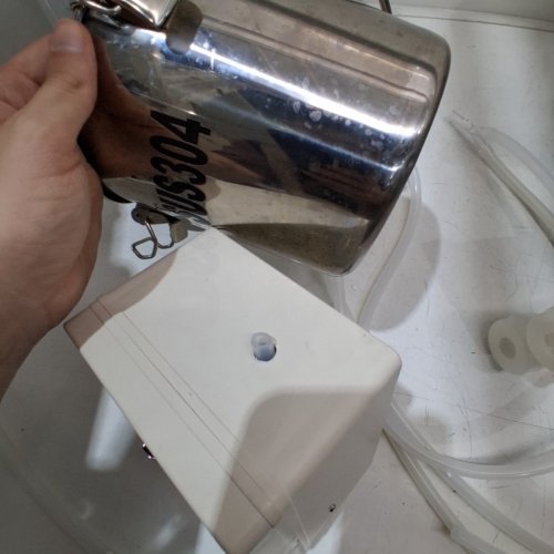 PORTABLE ELECTRIC GOAT MILKING MACHINE - 3L (MODEL: 9JWD-3) image 3