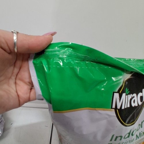 MIRACLE-GRO INDOOR POTTING MIX - 8.8L image 2