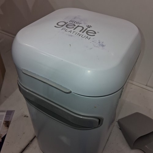 LITTER GENIE PLATINUM ODOUR CONTROL STAINLESS STEEL CAT LITTER PAIL WITH SCOOP, HOLDS 8 DAYS OF WASTE - WHITE (MODEL: I000746) image 4