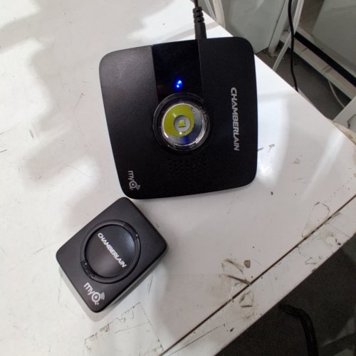 CHAMBERLAIN MYQ UNIVERSAL SMARTPHONE GARAGE DOOR CONTROLLER - BLACK (MODEL: MYQ-G0201C) image 2