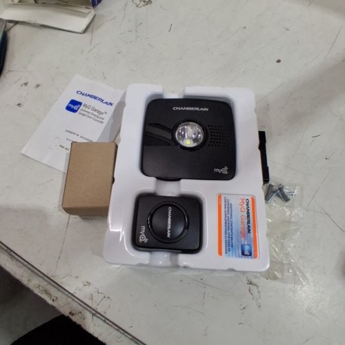 CHAMBERLAIN MYQ UNIVERSAL SMARTPHONE GARAGE DOOR CONTROLLER - BLACK (MODEL: MYQ-G0201C) image 3
