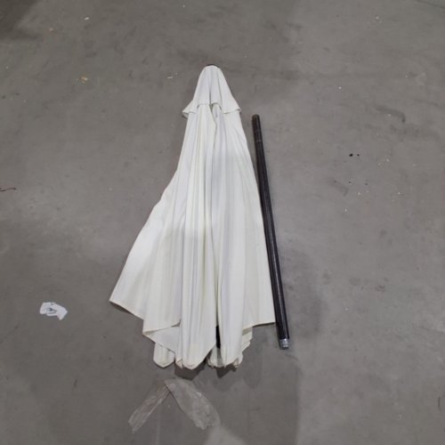 SONGMICS OUTDOOR TABLE PATIO UMBRELLA - 9FT - WHITE (MODEL:GPU09BEV1) image 2