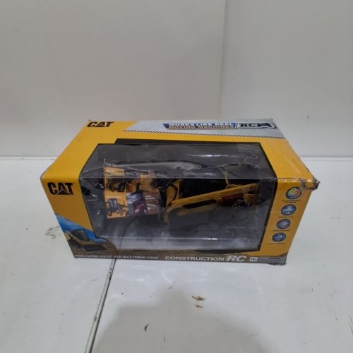 DIECAST MASTERS 1:16 DIECAST RC CAT 297D2 MULTI TERRAIN LOADER (INCLUDES 4 INTERCHANGEABLE WORK TOOLS - BUCKET, AUGER, FORKS, AND BROOM) - YELLOW - ( MODEL: 28008) image 5