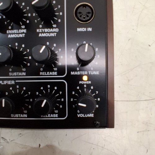 BEHRINGER PRO-1 ANALOG SYNTHESIZER WITH DUAL VCOS, 16-VOICE POLY CHAIN image 2