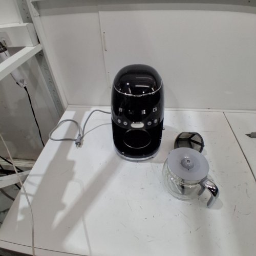 SMEG 1950'S RETRO STYLE DIGITAL DISPLAY COFFEE MAKER - 10 CUPS - BLACK (MODEL: DCF02BLUS) image 3