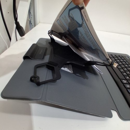 TARGUS PRO-TEK UNIVERSAL BLUETOOTH KEYBOARD CASE - 9.5-11.5" TABLETS - BLACK (MODEL: AKB861A) image 5