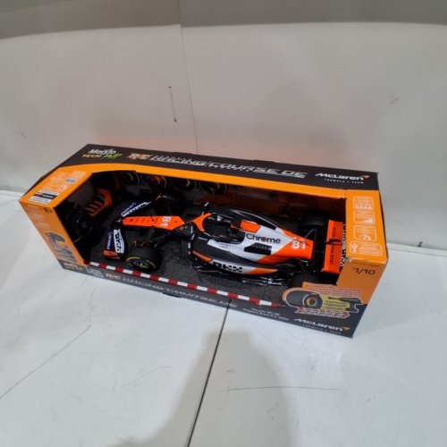 MAISTO TECH FORMULA 1 MCLAREN MCL38 SINGAPORE GRAND PRIX 2024 OSCAR PIASTRI #81 RC CAR - 1:10 SCALE - BLACK / ORANGE (MODEL: 1739888) image 2