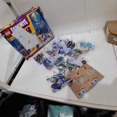 954PC LEGO FORTNITE BATTLE BUS - BLUE - (MODEL: 77073) image 2