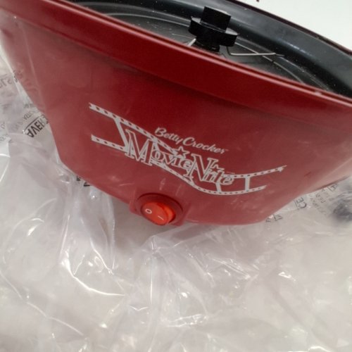 BETTY CROCKER CINEMA-STYLE POPCORN MAKER - MAKES 25 CUPS - RED (MODEL: BC-2970CR) image 3