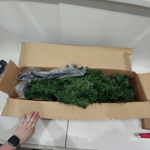YAHEETECH ARTIFICIAL PRE-LIT CHRISTMAS TREE - 4.5FT - GREEN/WARM LIGHTS (MODEL: 594016) image 3