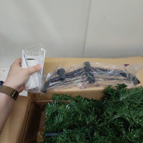 YAHEETECH ARTIFICIAL PRE-LIT CHRISTMAS TREE - 4.5FT - GREEN/WARM LIGHTS (MODEL: 594016) image 4