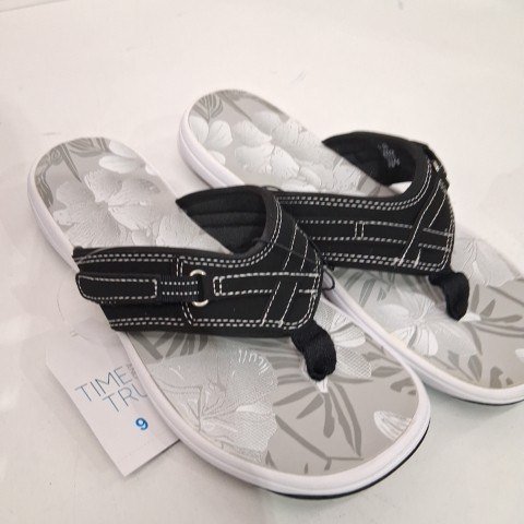 WOMEN'S TIME AND TRU FLORAL SANDALS - SIZE 9 - BLACK AND GRAY image 2