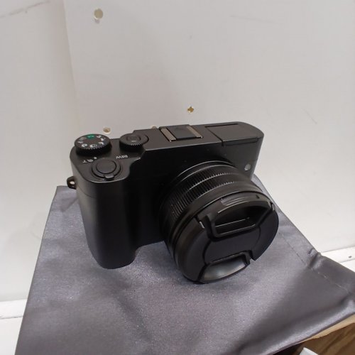 4K 64MP DIGITAL CAMERA WITH FLASH & 16X ZOOM - 2.8" DISPLAY - BLACK (MODEL: DC218) image 3