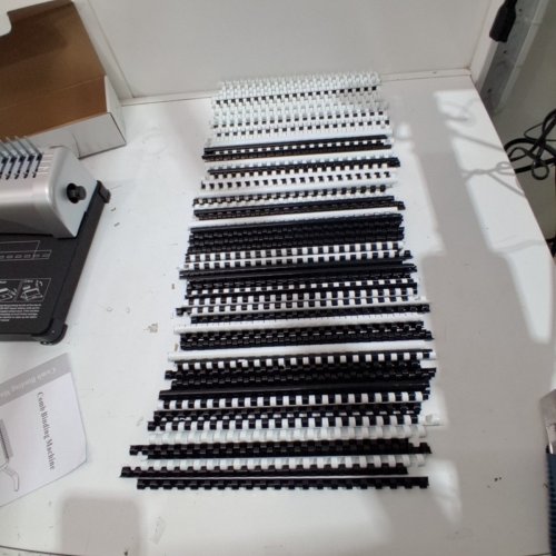 MYFULLY COMB BINDING PUNCH MACHINE 21-HOLES 100 PVC COMBS 1/4" - BLACK - (MODEL: ‎YM629-0001) image 8