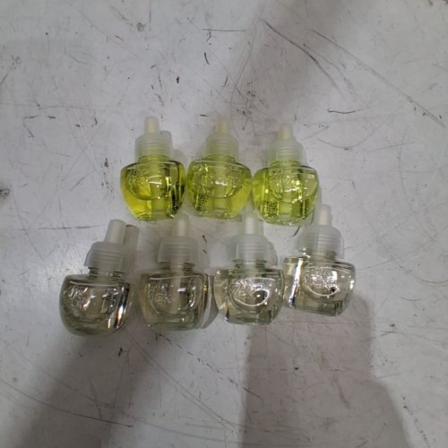 17PK AIR WICK SCENTED OIL PLUG-IN - 1 WARMER AND 9 REFILLS - APPLE CINNAMON MEDLEY AND BROWN SUGAR & VANILLA (MODEL: 1316244) image 2