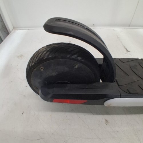 KIDS JETSON OMEGA ILLUMINATED ELECTRIC SCOOTER - 8KM RANGE - 16KM/H - BLACK (MODEL: 1747518) image 3