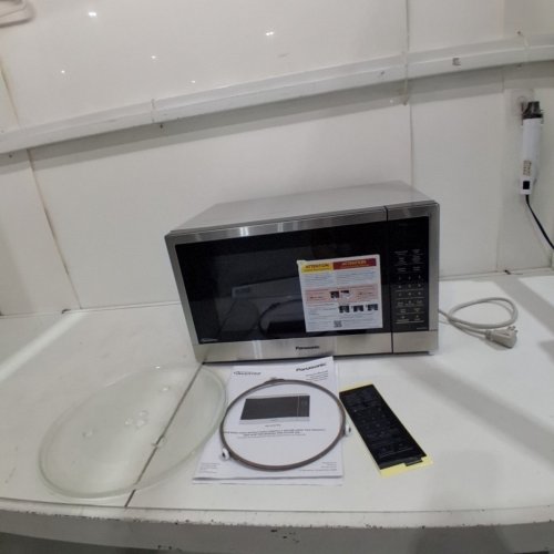 PANASONIC GENIUS INVERTER MICROWAVE OVEN - 1.2CU.FT - STAINLESS STEEL (MODEL: NN-ST67KS) image 3