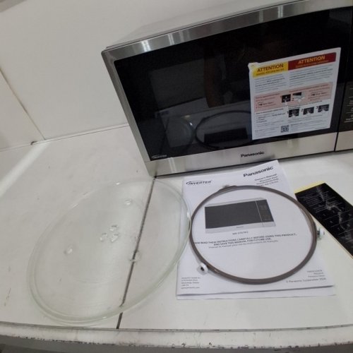 PANASONIC GENIUS INVERTER MICROWAVE OVEN - 1.2CU.FT - STAINLESS STEEL (MODEL: NN-ST67KS) image 4