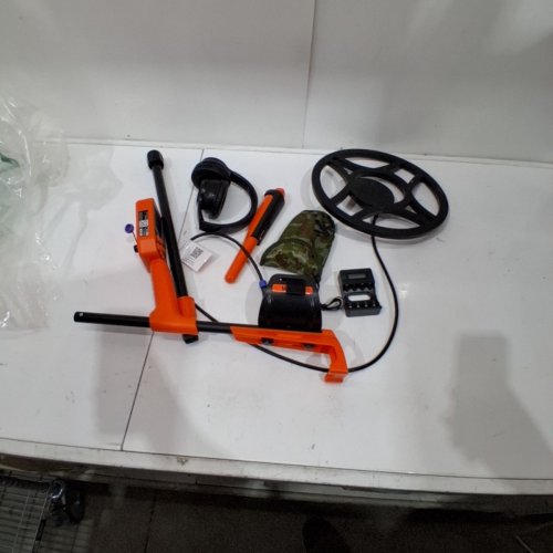 VEVOR METAL DETECTOR FOR KIDS WATERPROOF COIL WITH LCD DISPLAY ADJUSTABLE HANDLE - 26" - 36" - BLACK/ORANGE (MODEL: TS26) image 2