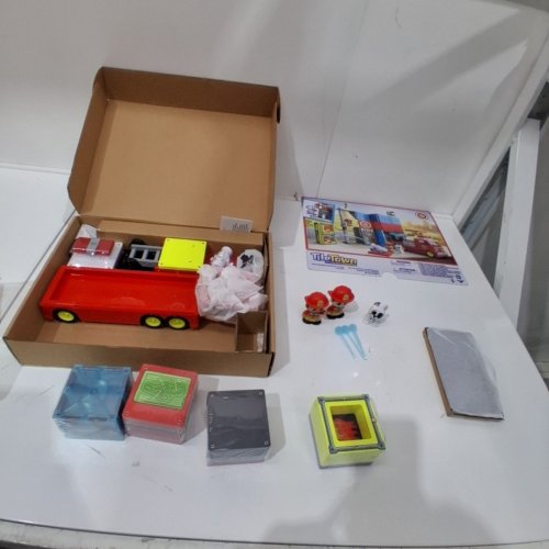 TILE TOWN FIRETRUCK MAGNETIC TILES BUILDING VEHICLE PLAYSET image 2