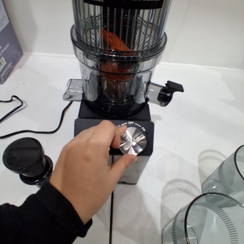 WHUTO COLD PRESS JUICER - 4.35'' WIDE FEED CHUTE, HIGH JUICE YIELD - SILVER/BLACK (MODEL: ZM1913M) image 2