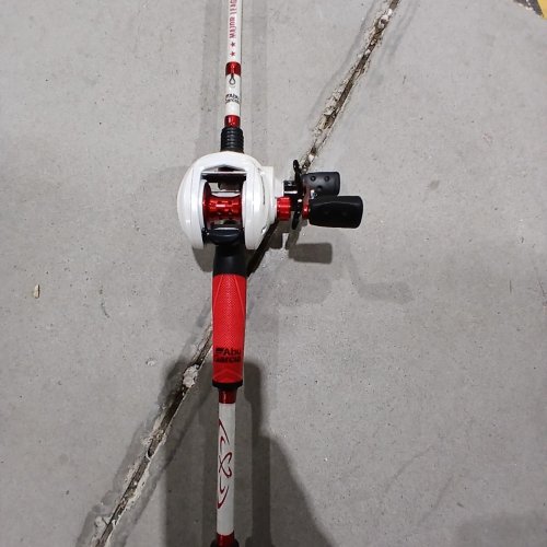 BPS BAITCASTING FISHING ROD WITH REEL - RIGHT HAND - 7FT0", 1/4-5/8 OZ LURE, 8-15 LBS LINE - RED/WHITE (MODEL: MLFC701M) image 5