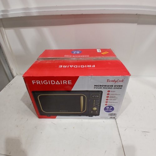 FRIGIDAIRE RETRO MICROWAVE OVEN - 0.7CU.FT - 700W - BLACK/GOLD (MODEL: EMW788-BLACKRGLD) image 7