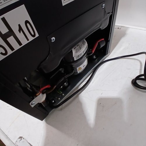 DANBY COMPACT MINI FRIDGE - 1.0 CUBIC FEET - BLACK - (MODEL: DAR010A1BDB) image 2