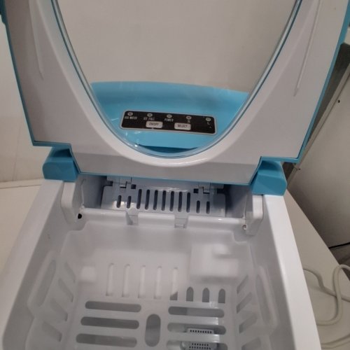 FRIGIDAIRE COMPACT ELECTRIC ICE MAKER - MAKES 26LBS/DAY - WHITE/BLUE (MODEL: EFIC108-BLUE) image 2