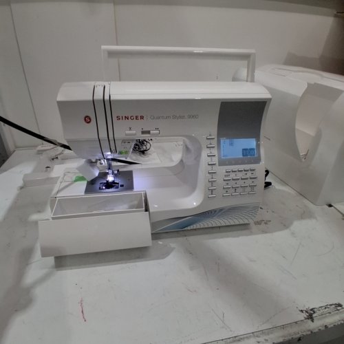 SINGER QUANTUM STYLIST 9960 COMPUTERIZED SEWING MACHINE WITH LED LIGHT - 600 BUILT-IN STITCHES - WHITE (MODEL: 9960) image 2