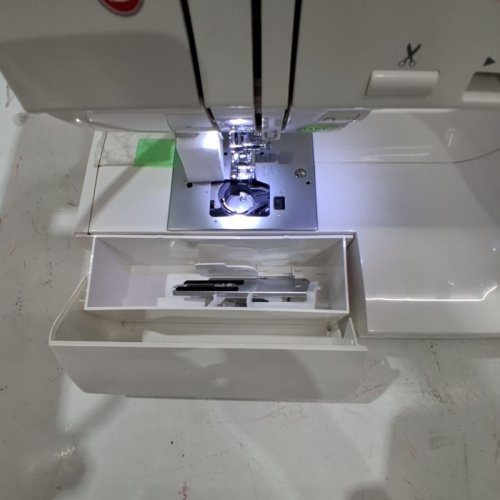 SINGER QUANTUM STYLIST 9960 COMPUTERIZED SEWING MACHINE WITH LED LIGHT - 600 BUILT-IN STITCHES - WHITE (MODEL: 9960) image 4