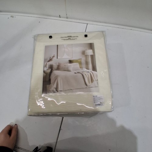 3PC BOUCLAIR DUVET COVER SET WITH PILLOWCASES- KING - CREAM image 3