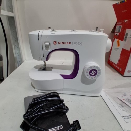 SINGER M3500 32 STITCH SEWING MACHINE - WHITE/PURPLE (MODEL: M3500) image 3