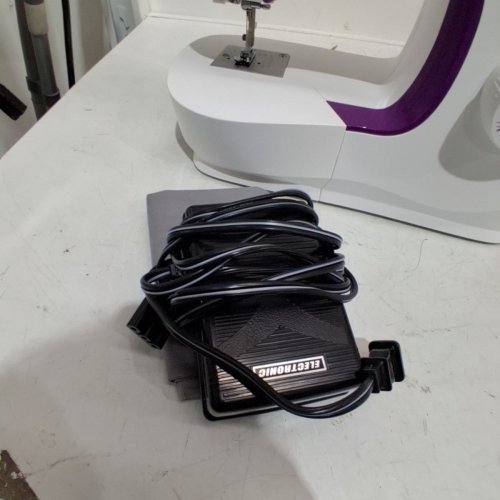 SINGER M3500 32 STITCH SEWING MACHINE - WHITE/PURPLE (MODEL: M3500) image 4